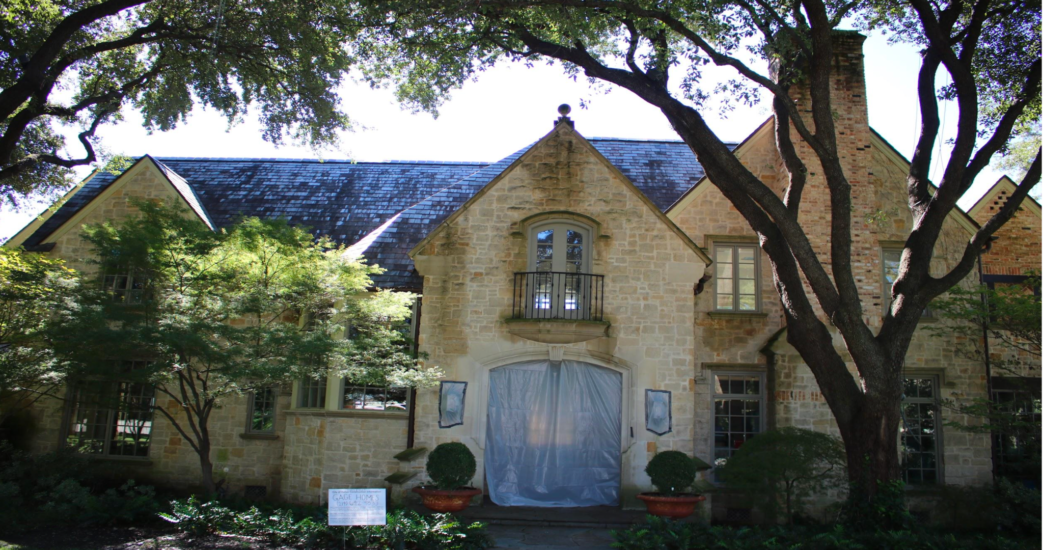 Limestone estate at 5558 Edlen Drive in Dallas before Unique Power Wash soft washing